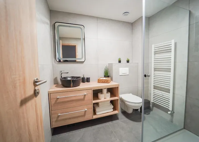 Hisa V Vznozju Trske Gore